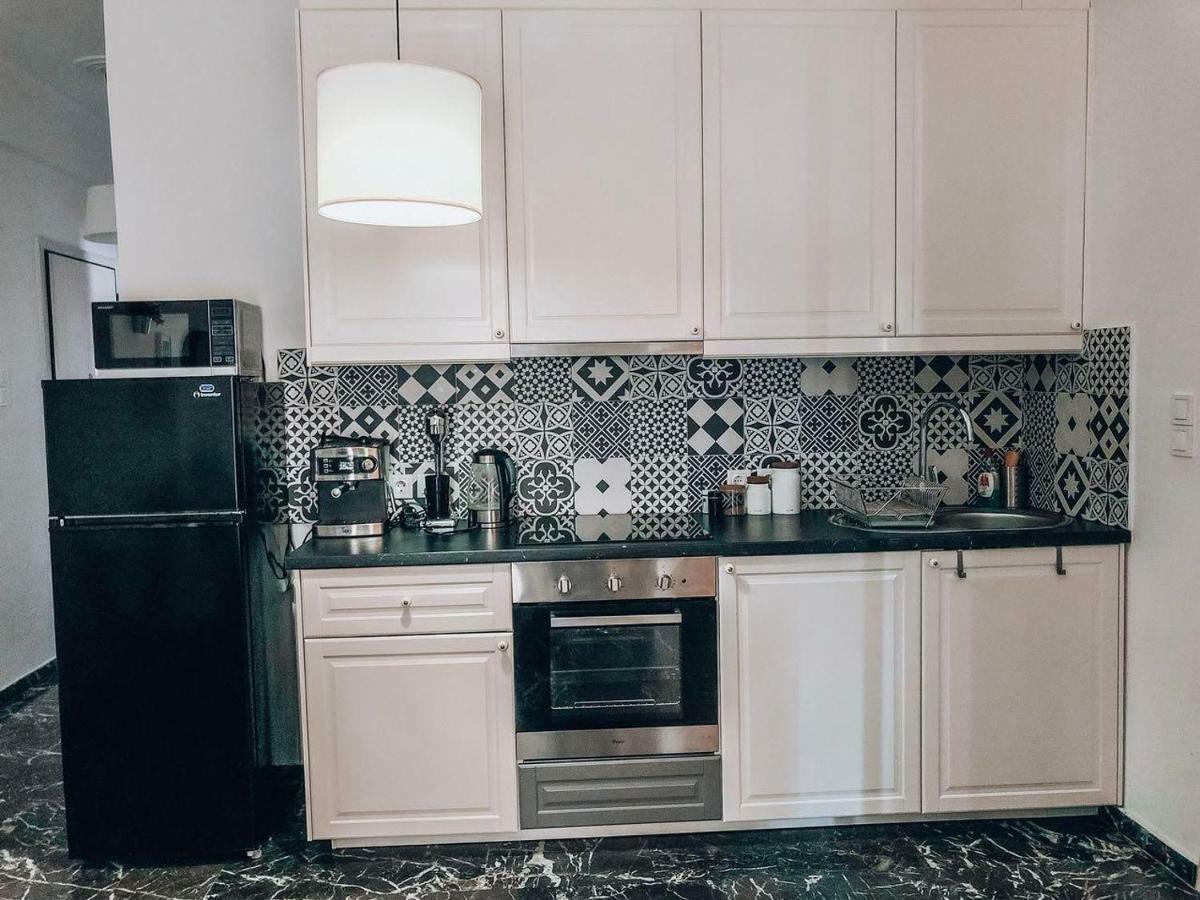 133 Sokratous, Black Marble. Афіни Екстер'єр фото